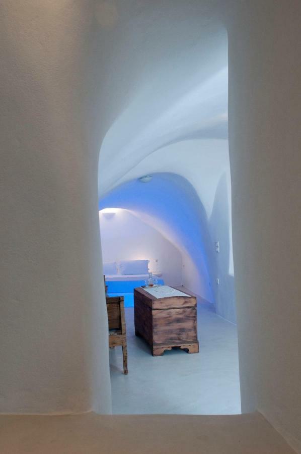Olyra Traditional Cave