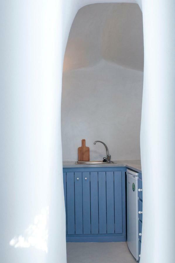 Olyra Traditional Cave Пиргос